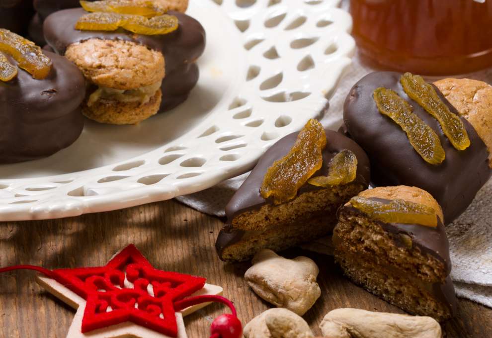 Honiglebkuchen mit Marzipan-Marillen-Füllung