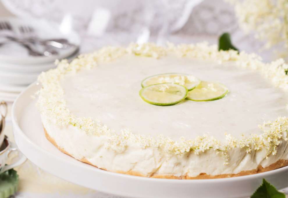 Hollerblüten-Limetten-Torte