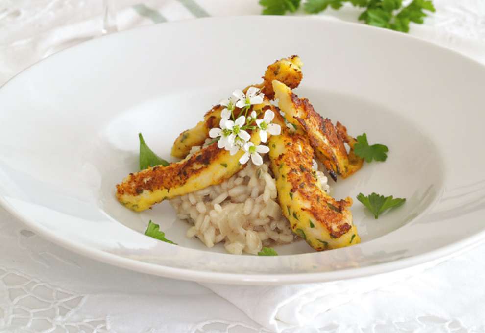 Hühnerbruststreifen in Kräuterkruste mit Kernölrisotto