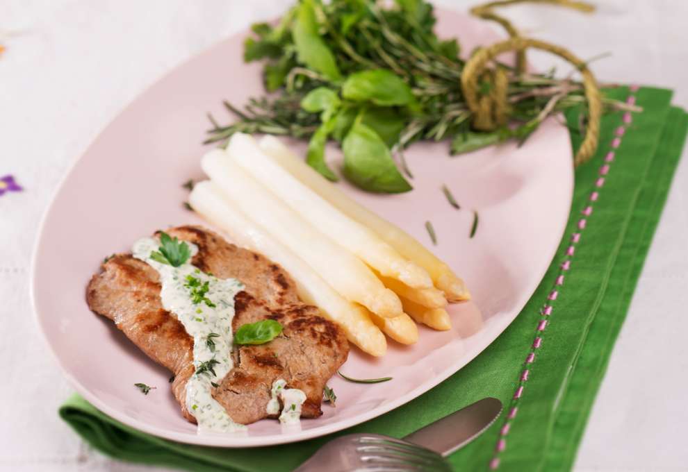 Kalbsschnitzel mit Spargel » herzhafte Gerichte &amp; Speisen