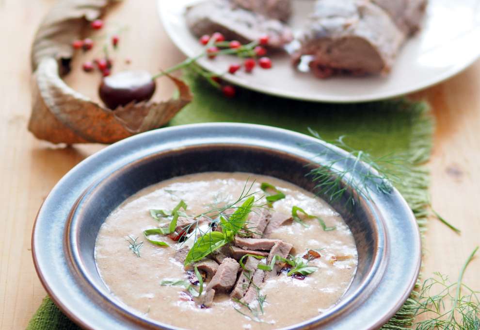 Erdäpfelsuppe mit Wildfleischstreifen