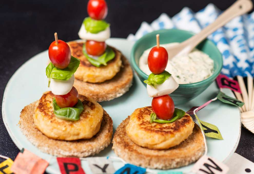 Linsenlaibchen mit Mozzarella auf Vollkorntoastbrot