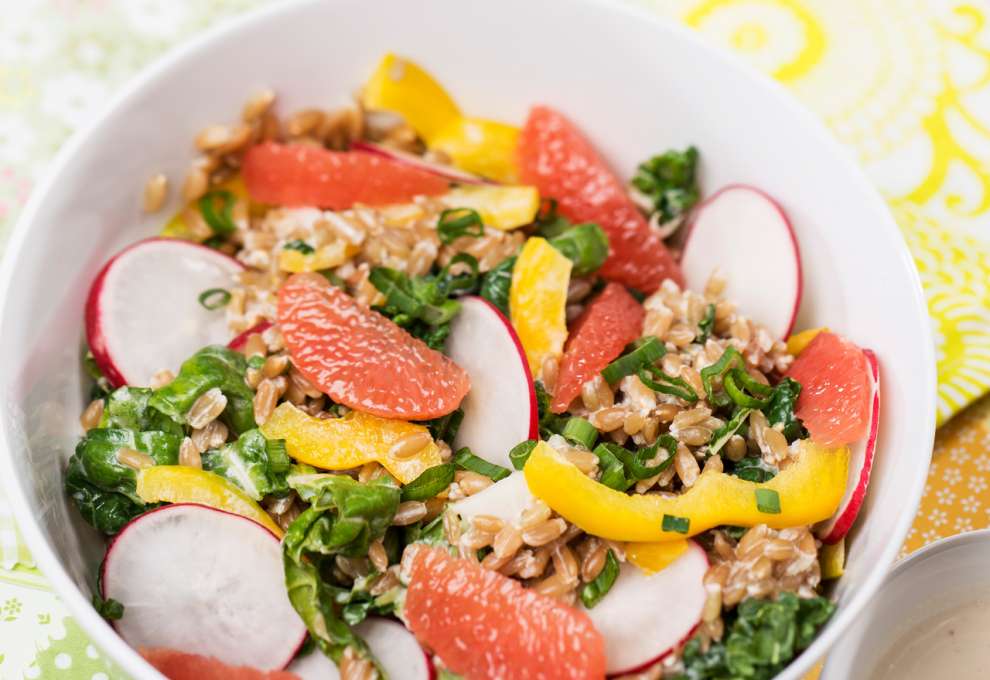 Mehrkornsalat mit Soja-Grapefruit-Chili-Dressing