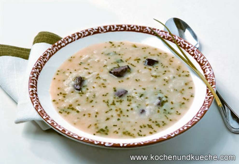 Reissuppe mit bunten Paprikaschoten