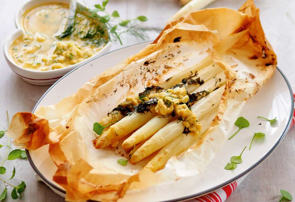 Gegrillter Spargel mit Kräuter-Eier-Dip » Herzhafte Gerichte