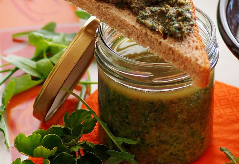 Veganes Kräuterpesto » herzhafte Gerichte &amp; Speisen