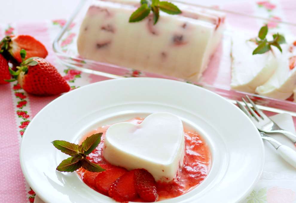 Erdbeer-Buttermilch-Terrine » Rezept auf Kochen &amp; Küche