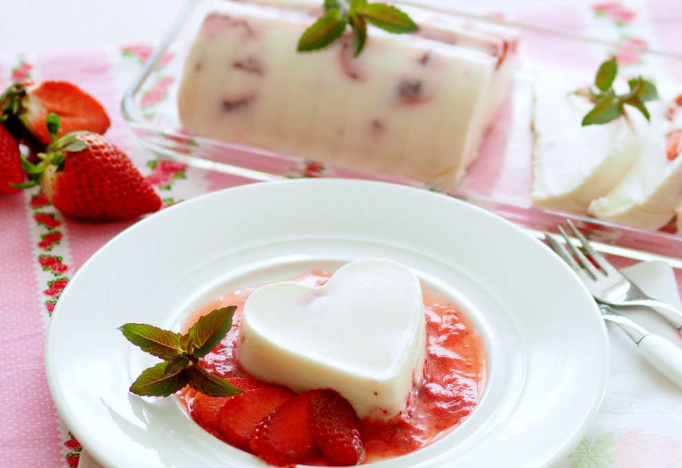 Erdbeer-Buttermilch-Terrine