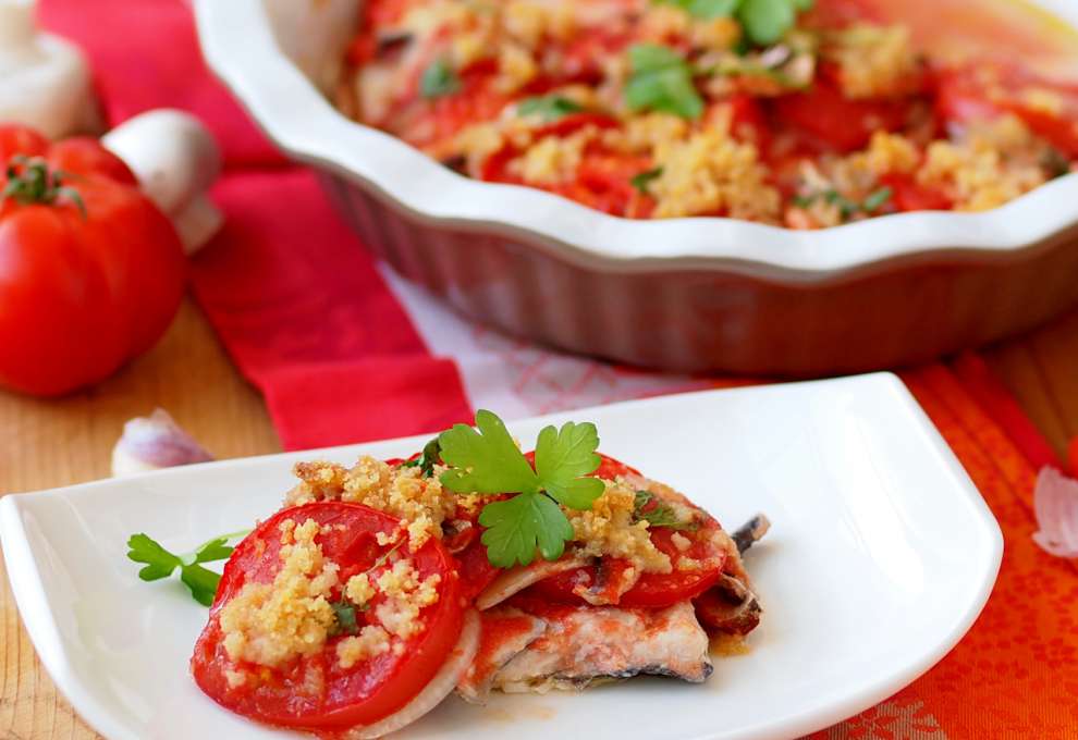 Zander mit Paradeis und Champignons überbacken