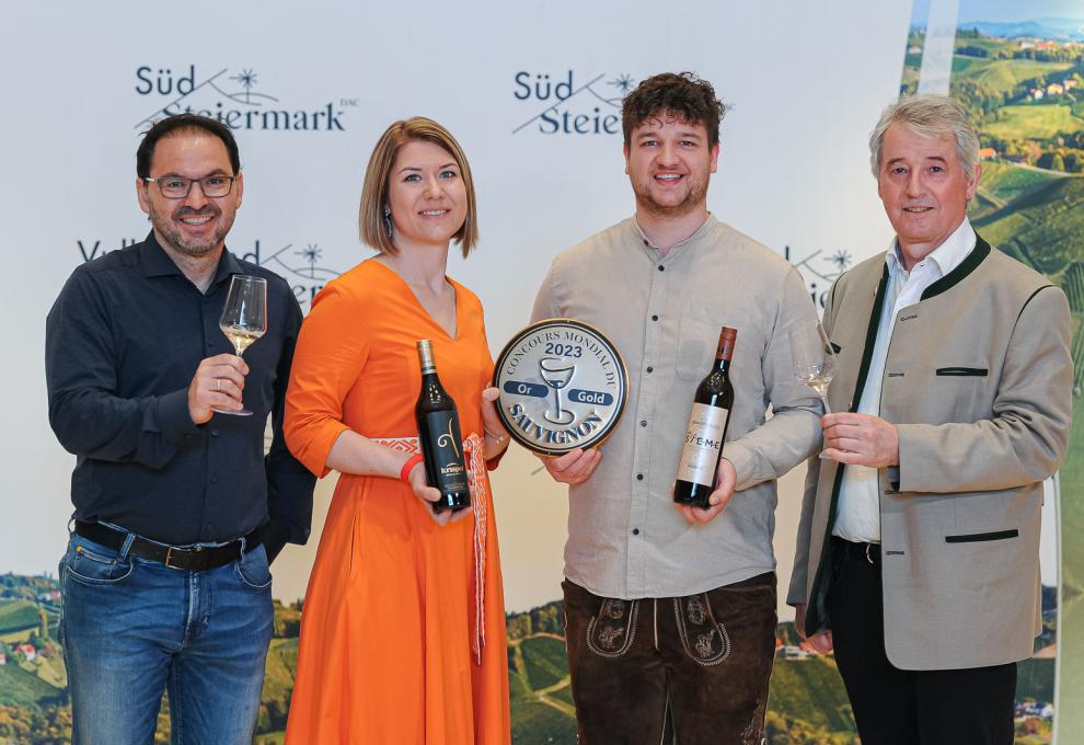 Stefan Potzinger/Obmann Wein Steiermark, Julia Krispel/Weingut Krispel, Florian Lieleg/Weingut Adam-Lieleg, Werner Luttenberger/Geschäftsführer Wein Steiermark (v.l.n.r.) | Foto: ©Wein Steiermark/ Fotokuchl Johannes Polt