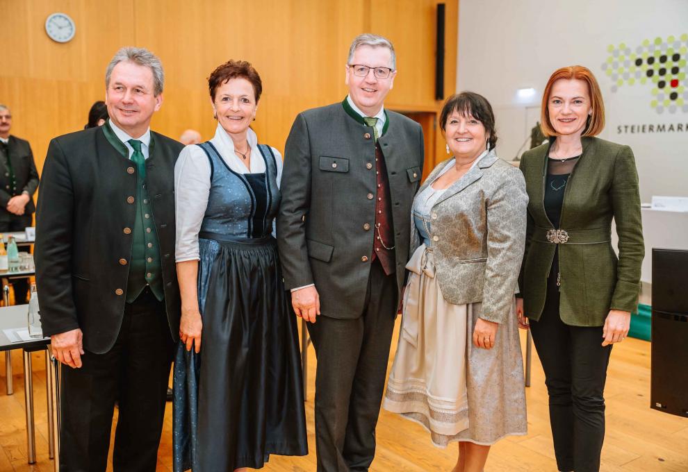 Ökonomierrat Franz Titschenbacher, Vizepräsidentin Maria Pein, neuer Präsident Andreas Steinegger, Landeshauptmann-Stellvertreterin Manuela Khom und Landesrätin Simone Schmiedtbauer (v. l. n. r.) 