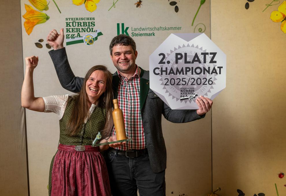 Kürbiskernöl-Vize-Champions 2025/2026 bei der Verleihung der Urkunde beim Kürbiskernöl-Championat 2025-2026