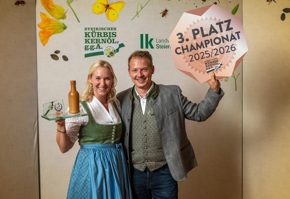 Kürbiskernöl-Vize-Champions 2025/2026 bei der Verleihung der Urkunde beim Kürbiskernöl-Championat 2025-2026