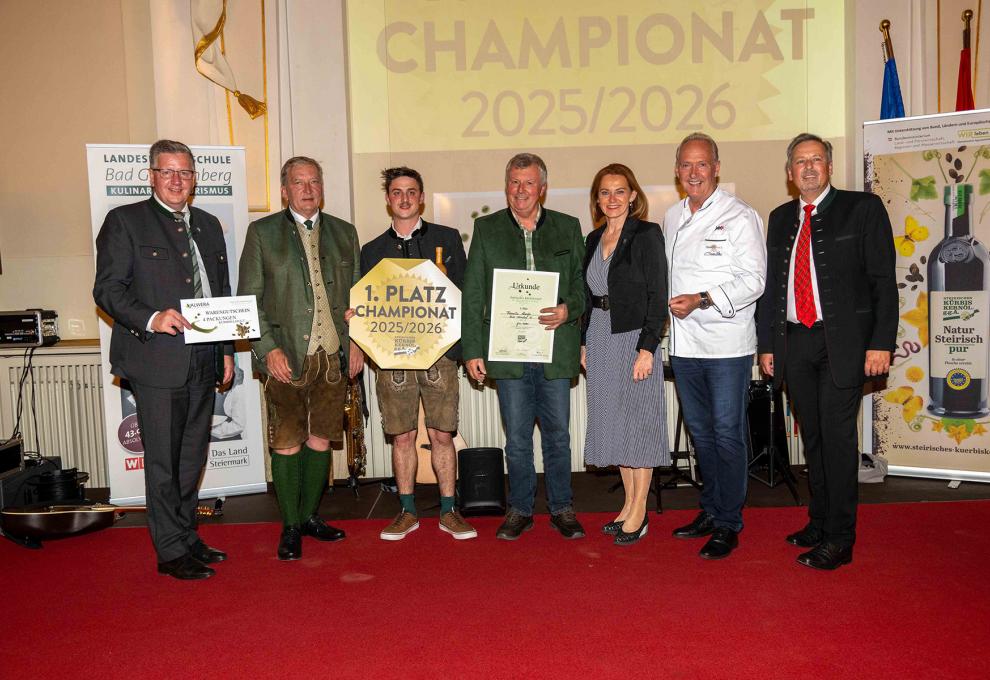 Kürbiskernöl-Champions 2025/2026 bei der Verleihung der Urkunde beim Kürbiskernöl-Championat 2025-2026