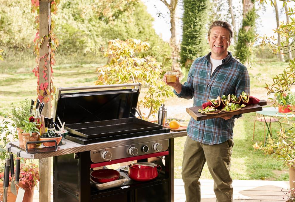 Jamie Oliver mit der neuen Plancha von Weber: Weber SLATE GPD 71 cm Premium Plancha