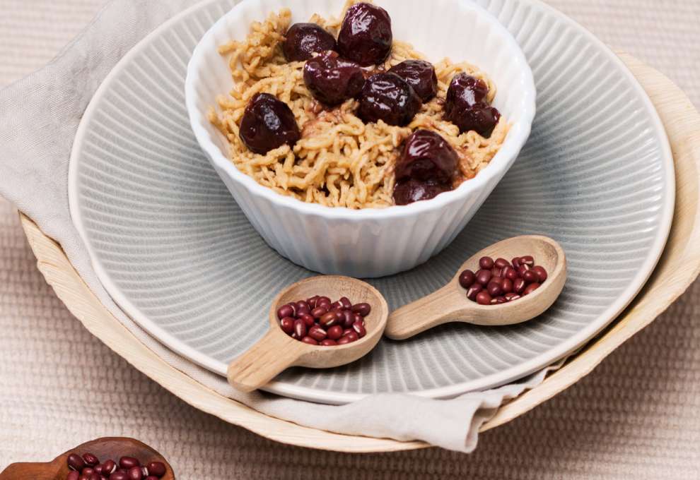 Adzukibohnen-Spaghetti mit Amaretto-Kirschen