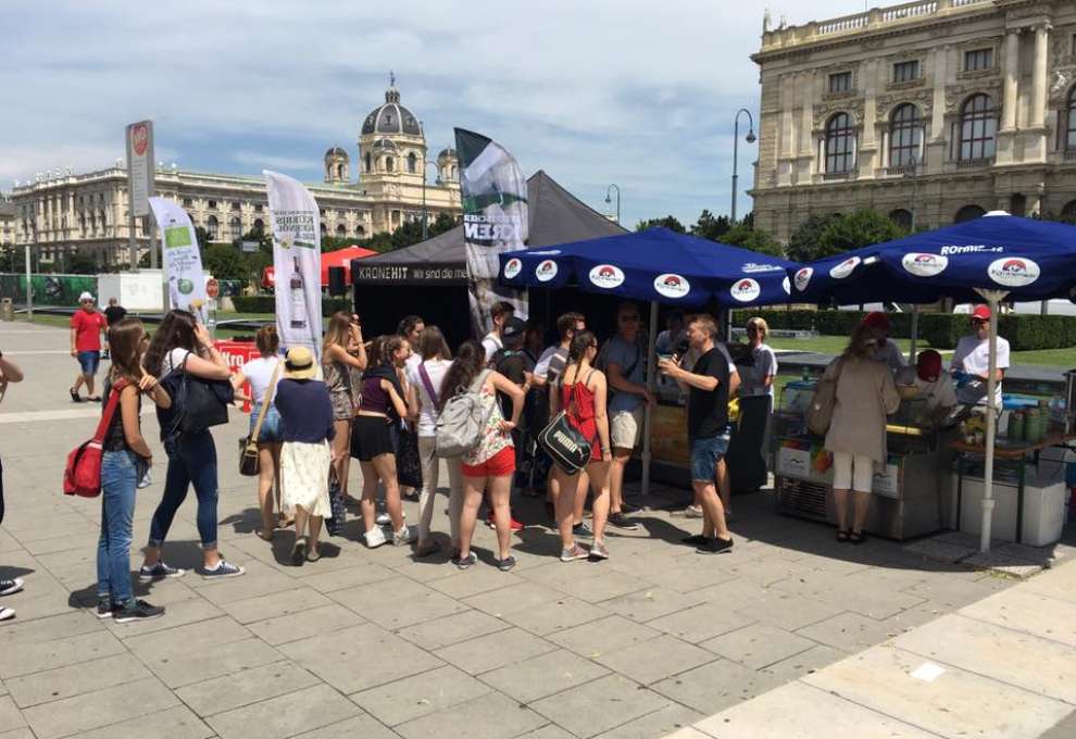 Grazer Krauthäuptel-Bauern garteln mit 1.500 Grazer Kindern 