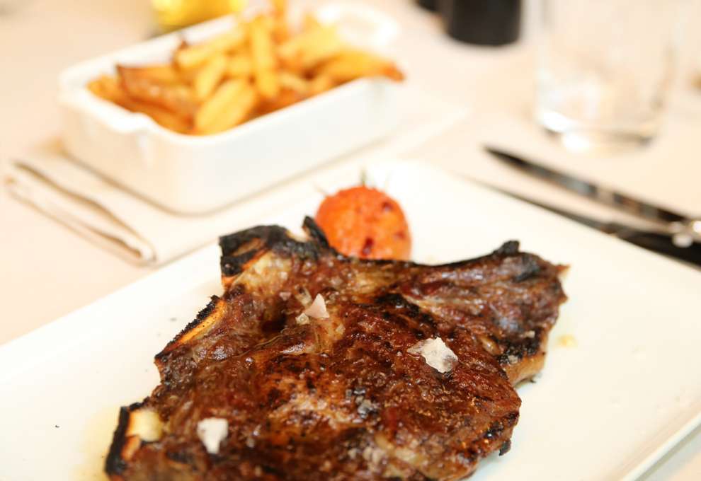 Dry-aged Steak mit Pommes frites