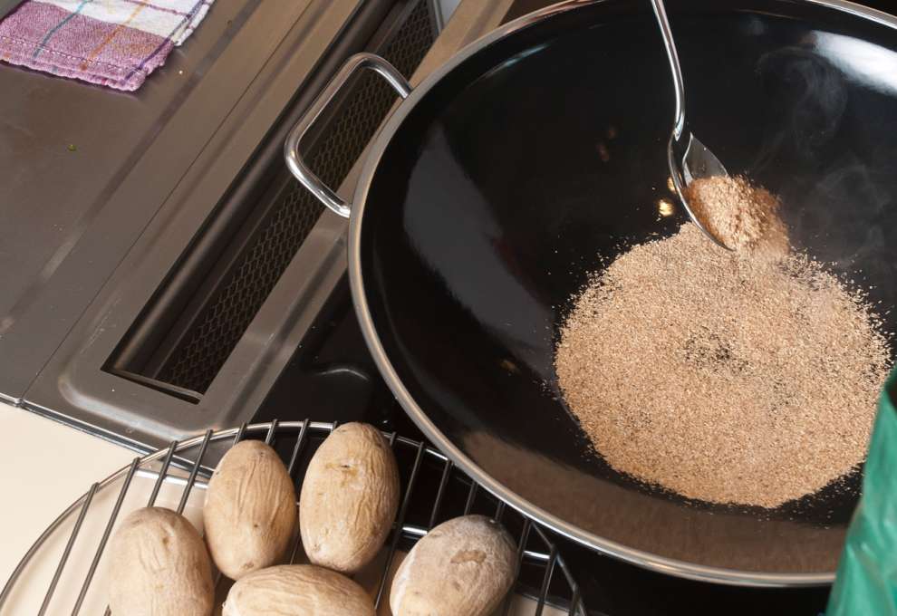 Erdäpfel | Kartoffeln räuchern mit dem Wok 3