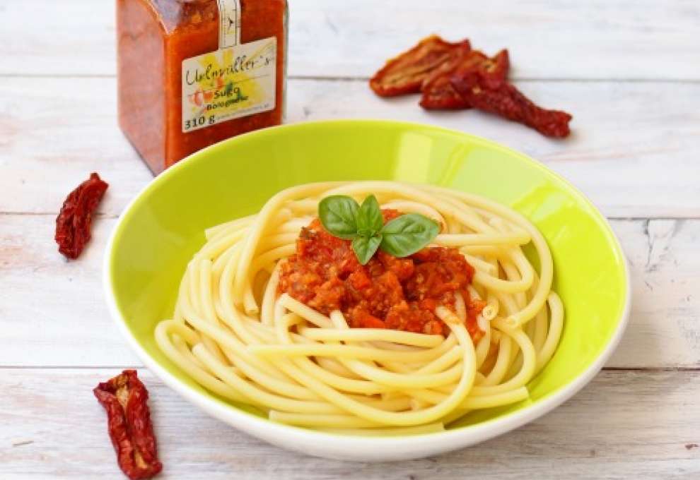 Makkaroni mit Paradeiser-Fleisch-Sugo