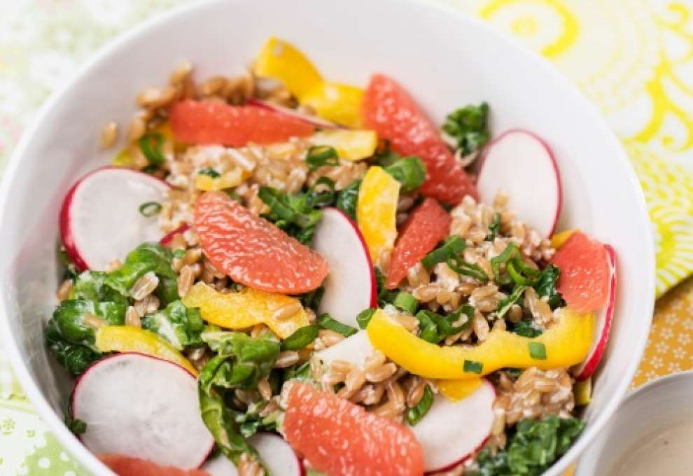 Mehrkorn-Salat mit Soja-Grapefruit-Chili-Dressing