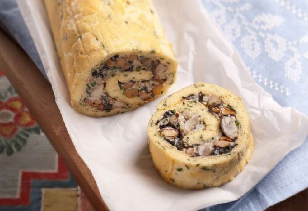  Pikante Biskuitroulade mit Pilzfülle