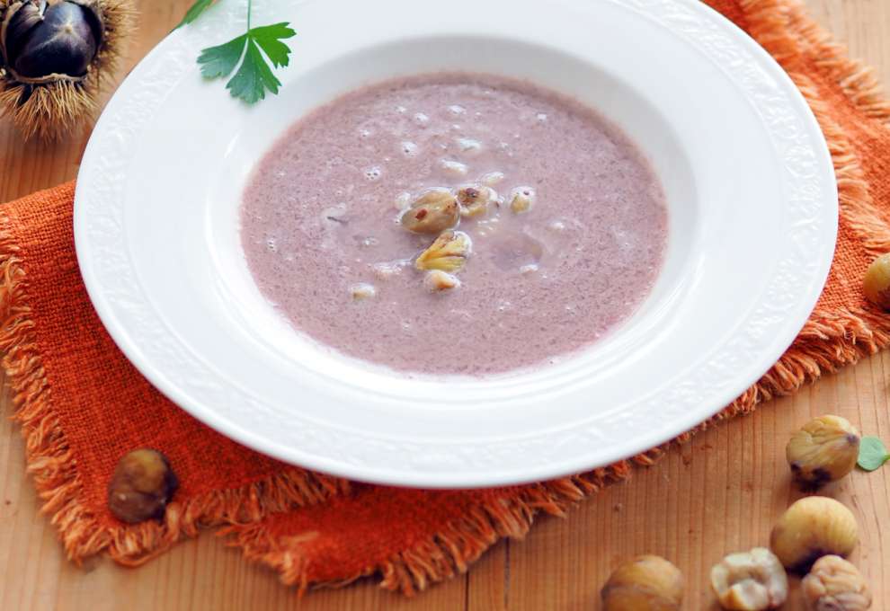 Schilchersturmsuppe mit Äpfeln und Kastanien