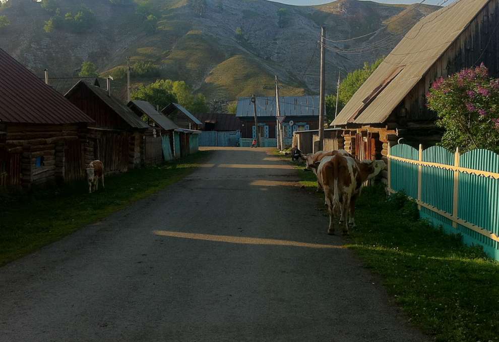 Typische Dorfstraße in Baschkortostan