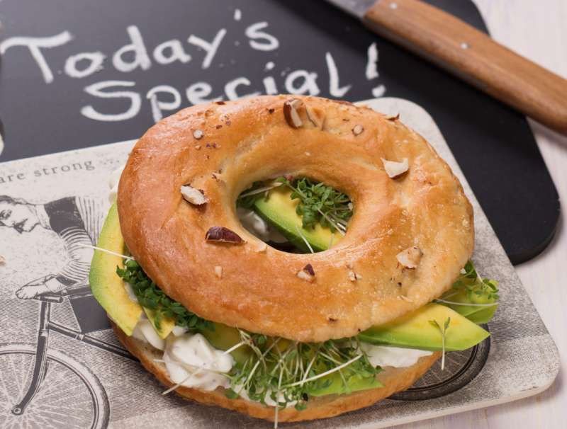 Bagels mit Avoado und Topfencreme