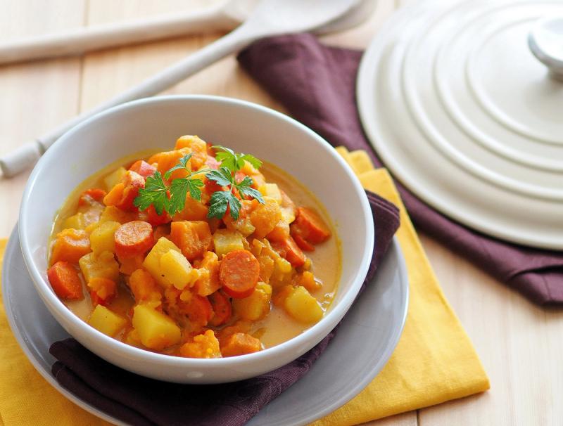 Süßkartoffelgulasch mit Debreziner