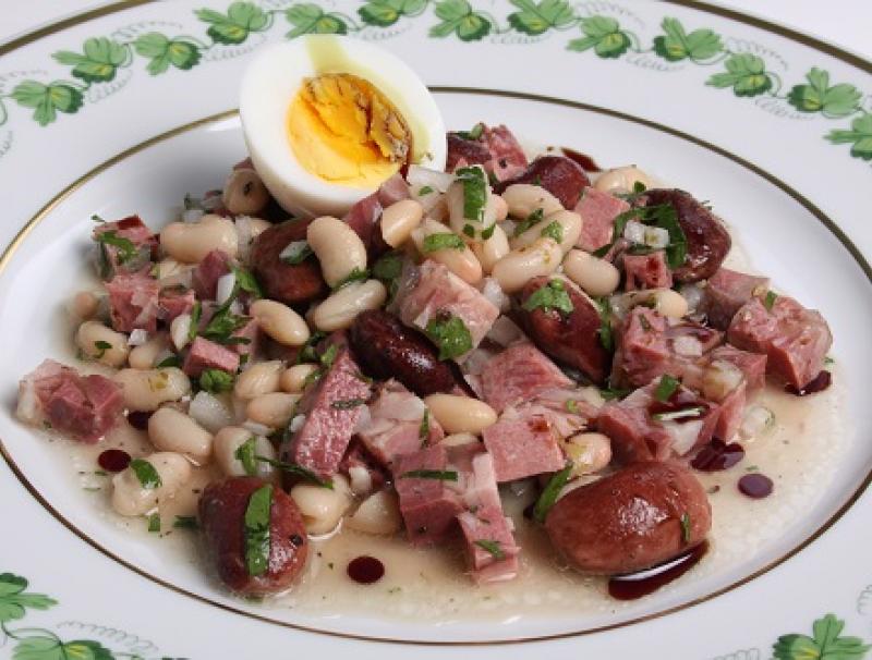 Bohnensalat mit Pökelzunge und Sulz