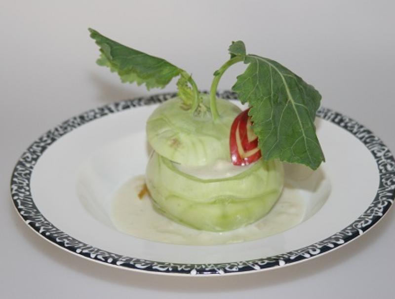 Kohlrabi-Cremesuppe mit Apfelwürfeln