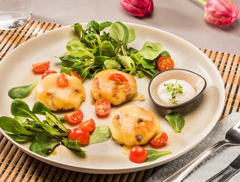 Gratinierte Erdäpfellaibchen mit Vogerlsalat