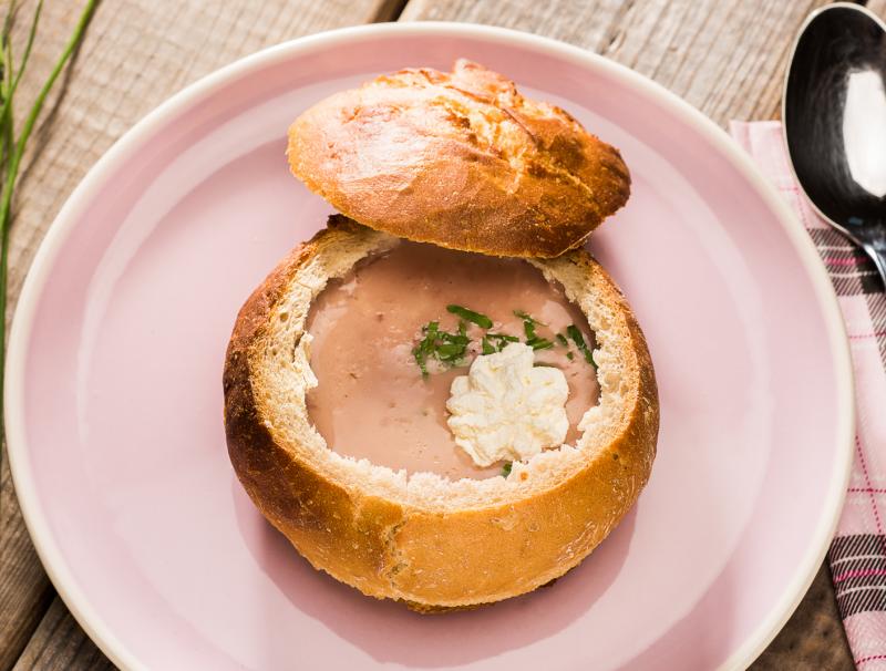 Uhudlersuppe im Brottopf