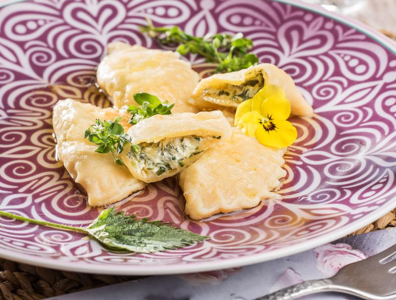 Ravioli mit Brennnessel-Vogelmiere-Fülle