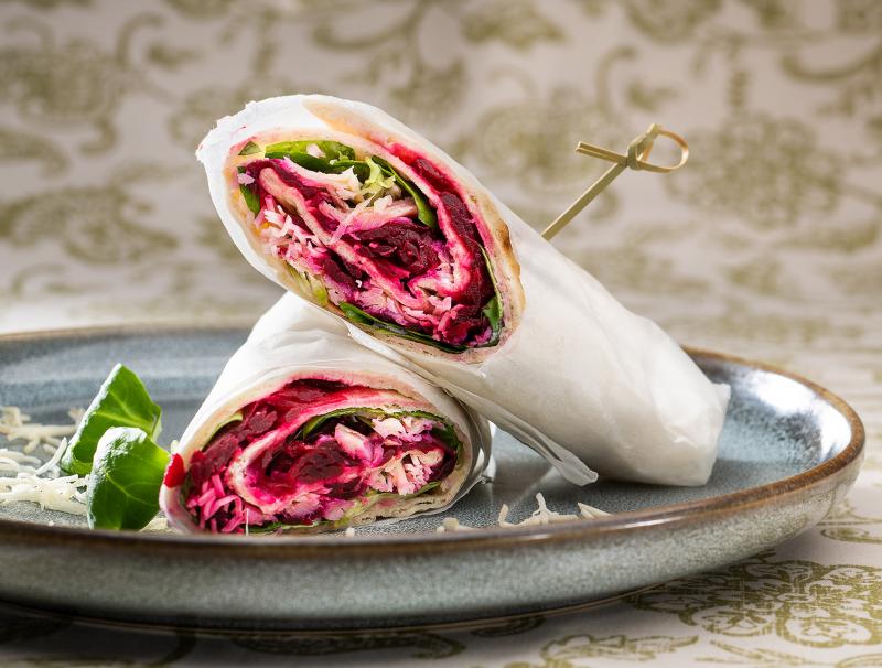 Dinkelwrap mit Roter Rübe und Räucherforelle