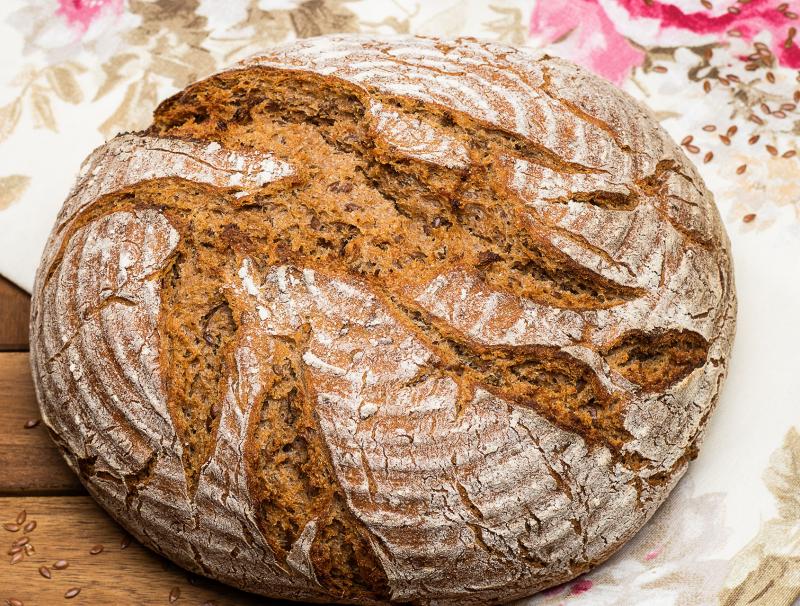 Vollkornbrot mit geröstetem Getreide