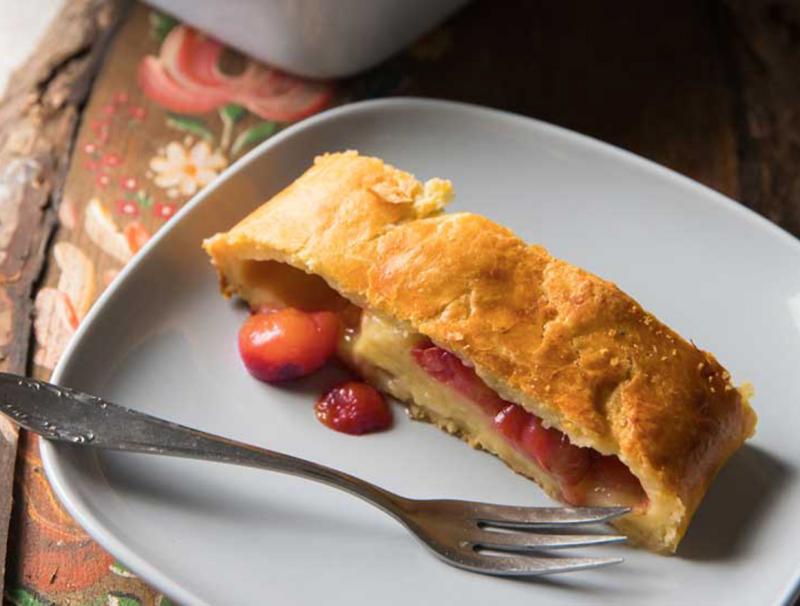 Kirschenstrudel aus Erdäpfelteig