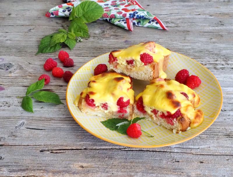 Briochetoast mit Topfen und Himbeeren