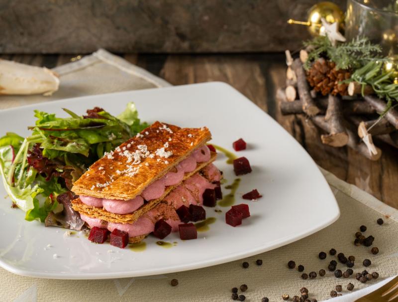 Rote-Rüben-Mille-feuille mit Kren und Kernöl