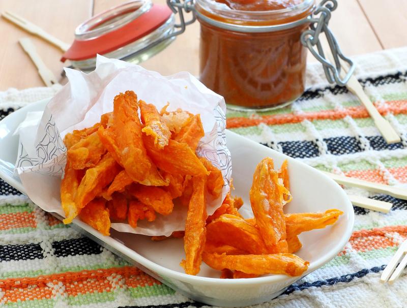 Süßkartoffelpommes mit selbstgemachtem Ketchup