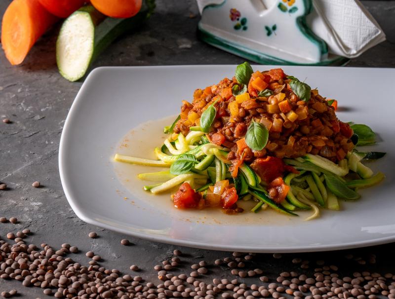 Linsenbolognese mit Zucchininudeln