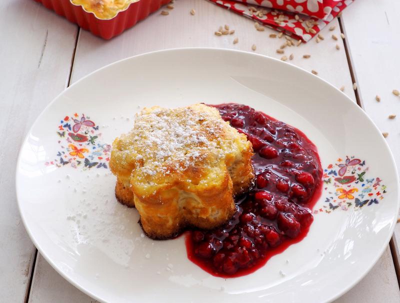 Einkornauflauf mit Beerensauce