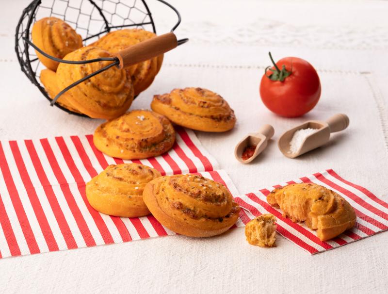 Paradeiser-Mozzarella-Schnecken