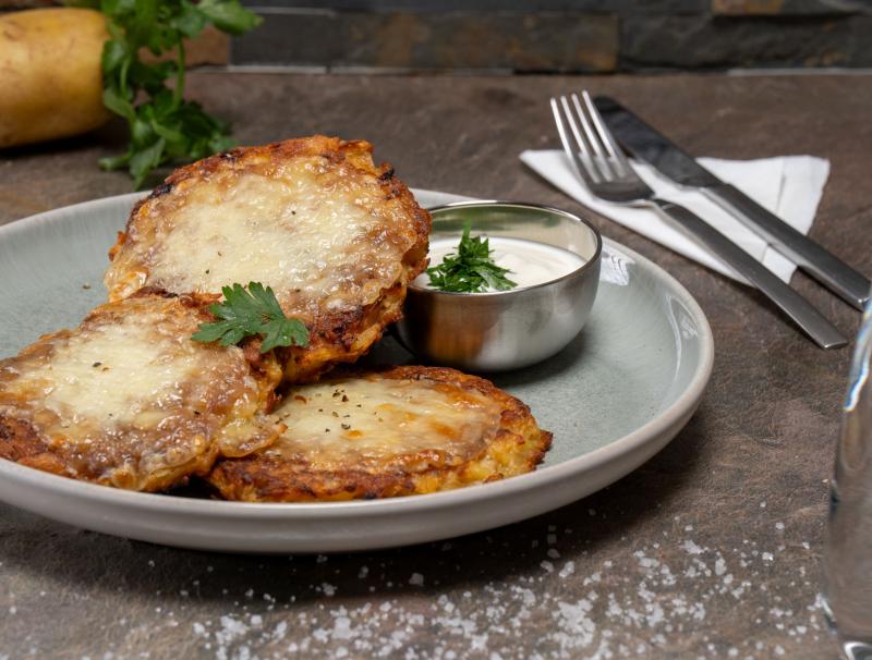 Erdäpfelrösti mit Büffelmozzarella