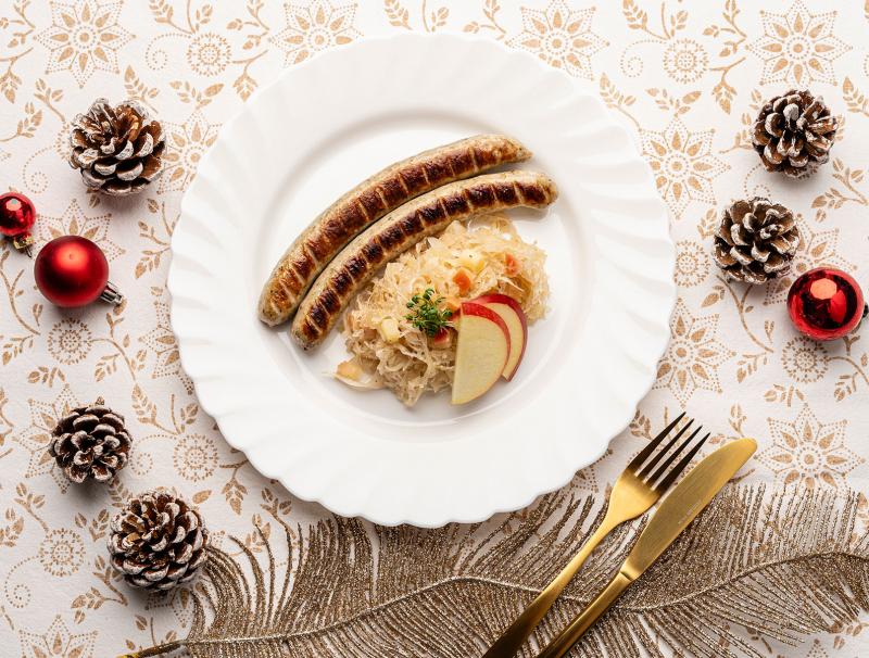 Bratwürstel mit Apfel-Sauerkraut
