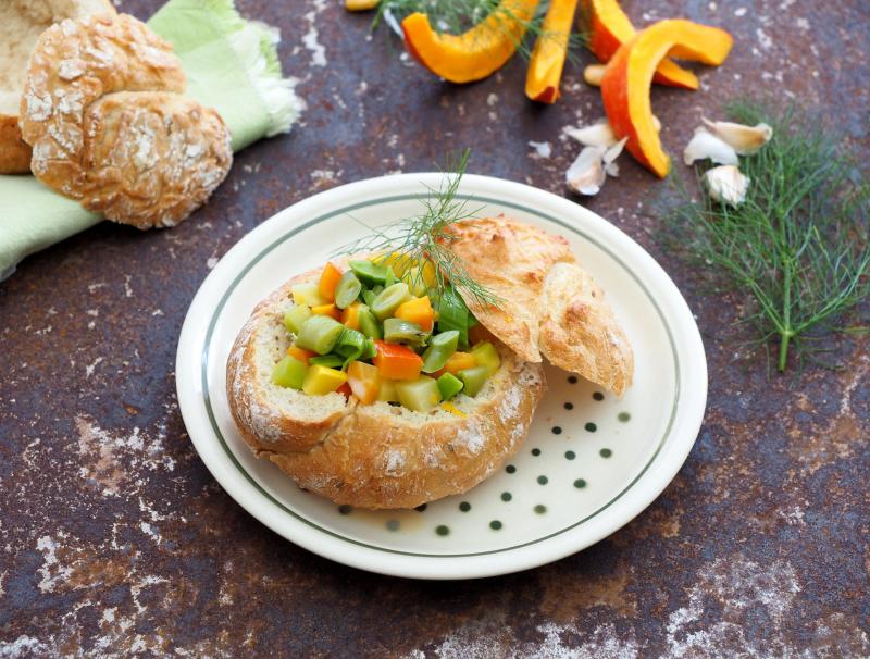 Gemüseeintopf im Brot 