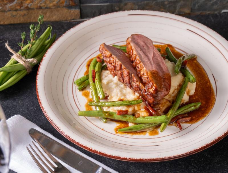 Knusprig rosa gebratene Entenbrust 