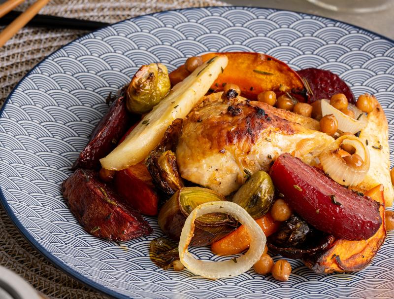 Ofengemüse mit Kichererbsen und Hühnerkeulen
