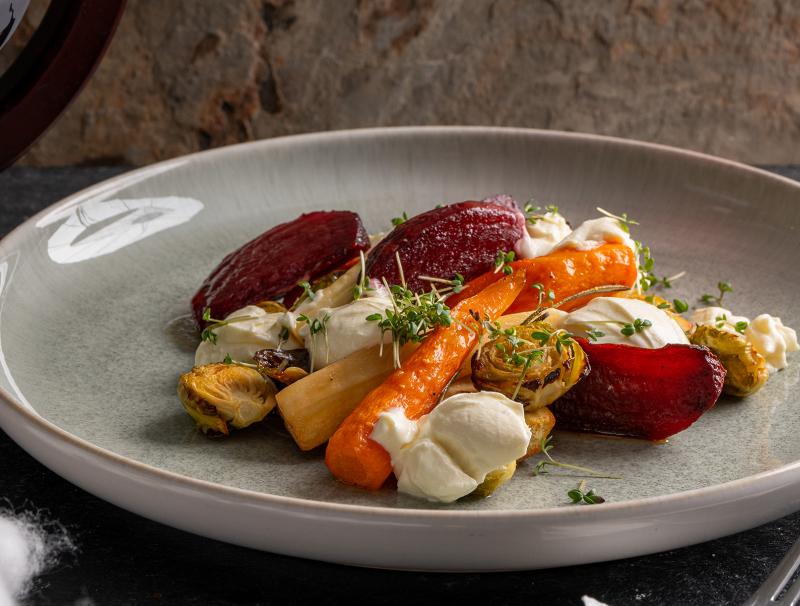 Wintergemüse mit Walnuss, Honig und Schafsfrischkäse